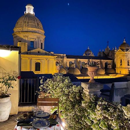 Casa Modica - Luxury Rooms Noto Buitenkant foto