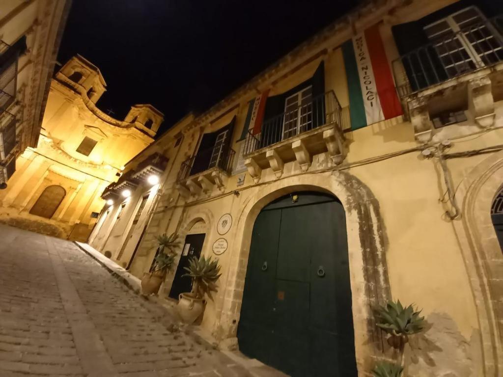 Casa Modica - Luxury Rooms Noto Buitenkant foto