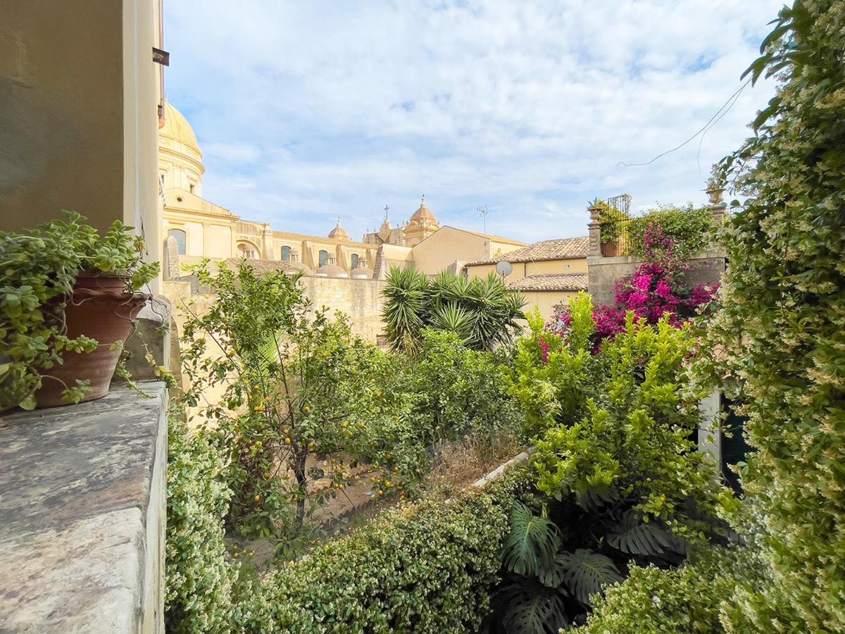 Casa Modica - Luxury Rooms Noto Buitenkant foto